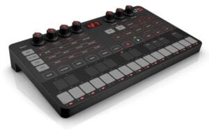 IK Multimedia Uno Synth Syntheziser, digital synthesizer, analog synthesizer, novation summit, roland d-05, moog grandmother