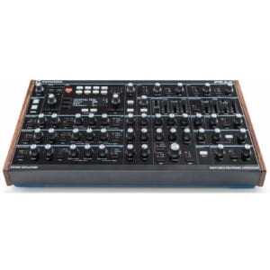 Novation Peak Syntheziser, digital synthesizer, analog synthesizer, novation summit, roland d-05, moog grandmother