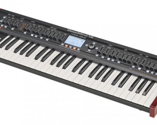 Behringer DeepMind 12 fra den ene side